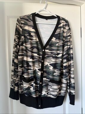 Women’s Camo Button-Front Cardigan Sweater Size XL